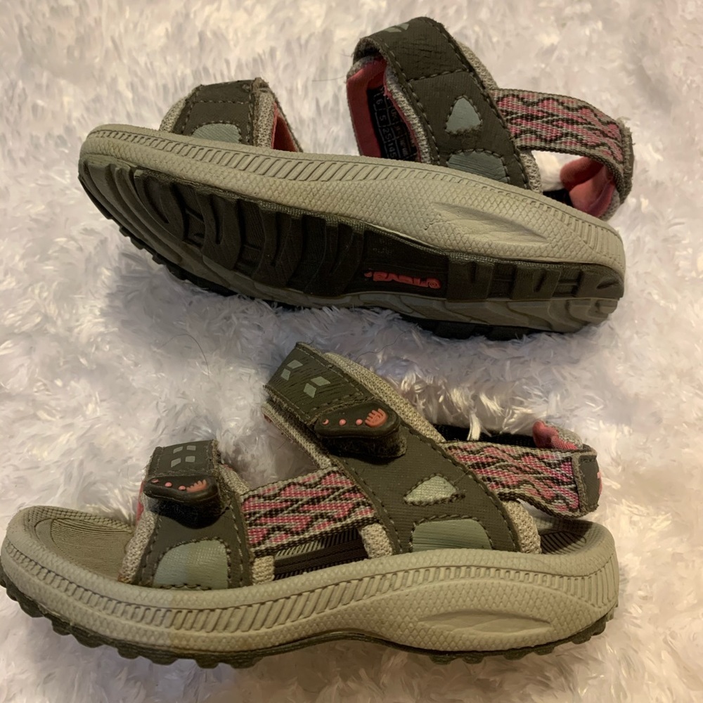 Teva toddler size 6 sandals great condition
